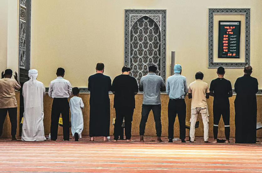 ইশার নামাজ: কখন পড়া উত্তম – প্রথম ওয়াক্ত নাকি রাতের শেষ প্রহর?