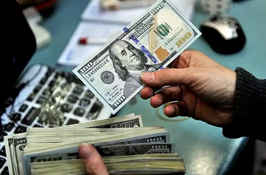 বৈদেশিক মুদ্রা প্রবাহে স্বস্তি,প্রতিদিন ১,৫০০ কোটি টাকার প্রবাসী আয়