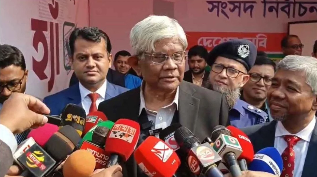 অর্থনীতি স্থিতিশীল, রিজার্ভ ৩২ বিলিয়নে পৌঁছেছে – সরকারি উপদেষ্টার মন্তব্য