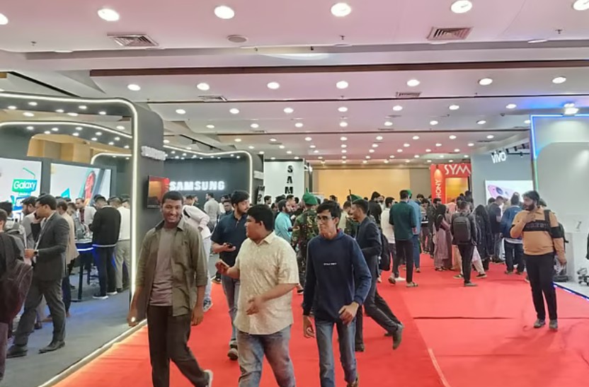 ঢাকা-তে প্রযুক্তির মহোৎসব! শিক্ষার্থী ও বিশ্বমানের ডিজিটাল ডিভাইস এক্সপো