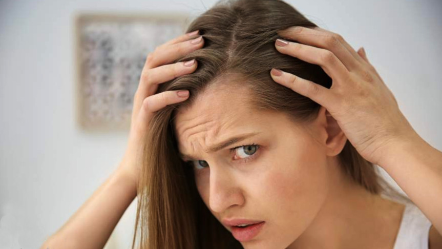 অল্প বয়সে চুল পাকা? জানুন কারণ ও প্রতিরোধের সহজ উপায়