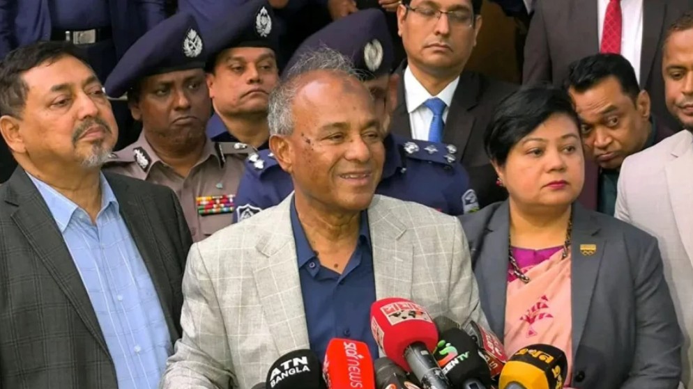 কেন্দ্র দখলের চেষ্টা হলে ‘ভাই-বোন’ কেউই ছাড় পাবে না—কঠোর হুঁশিয়ারি স্বরাষ্ট্র উপদেষ্টার