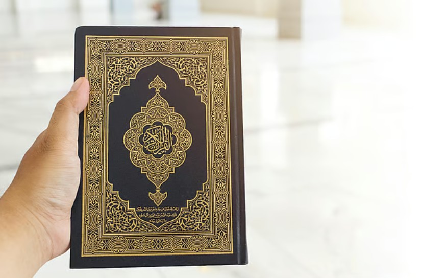 কোরআনের ব্যাখ্যায় এআই ব্যবহার কতটা নিরাপদ? ইসলামি আলেমদের বিশ্লেষণ