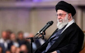 খামেনি ও পেজেশকিয়ান টার্গেট? ইসরায়েলি হামলা নিয়ে আন্তর্জাতিক প্রতিবেদন