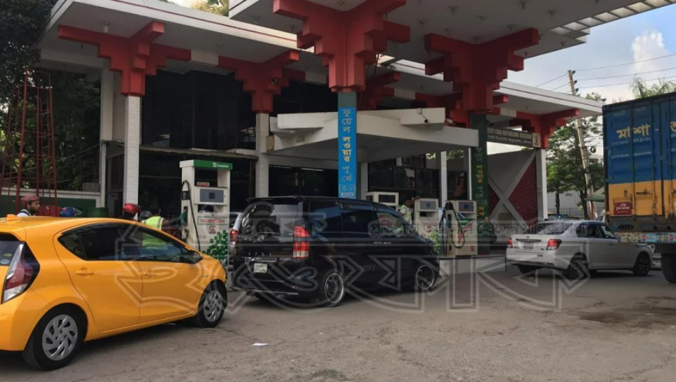 জ্বালানি তেল সরবরাহে শৃঙ্খলা: জেলা প্রশাসনকে ৯ নির্দেশনা